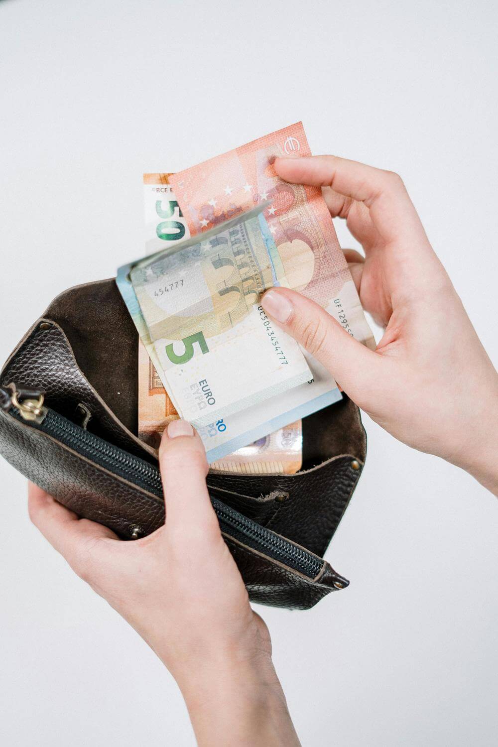 Wsparcie finansowe podczas studiów we Włoszech

                