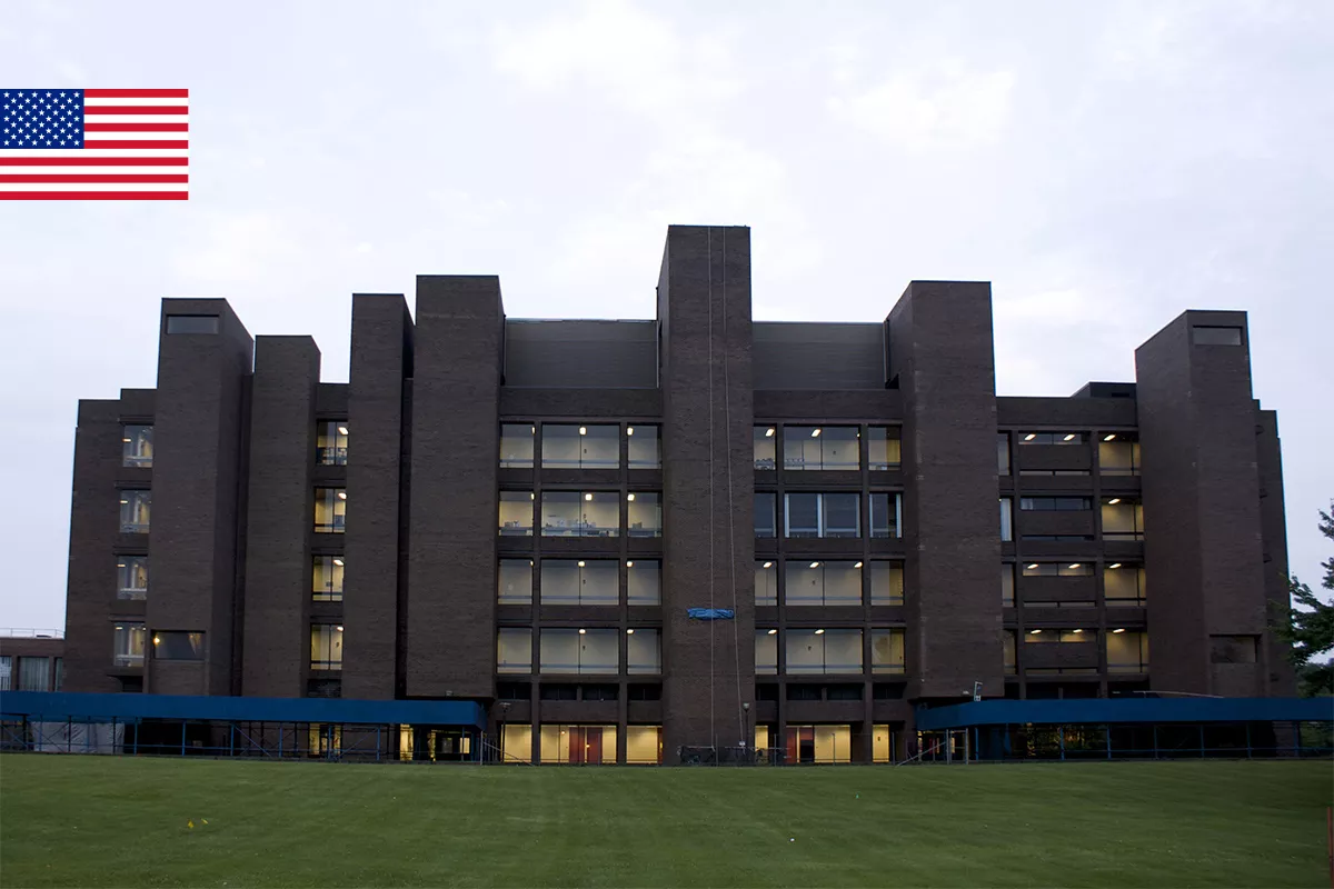 budynek uniwersytetu SUNY Stony Brook
                                    
